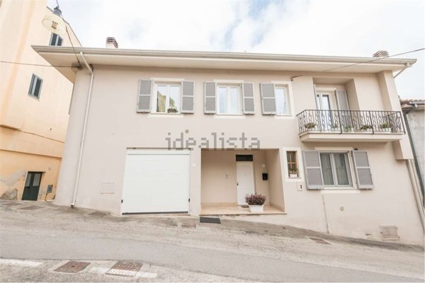 casa indipendente in vendita a Picciano in zona Incotte