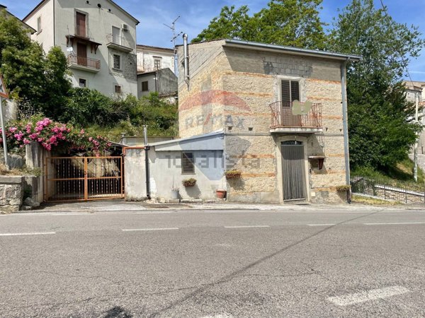 casa indipendente in vendita a Pietranico