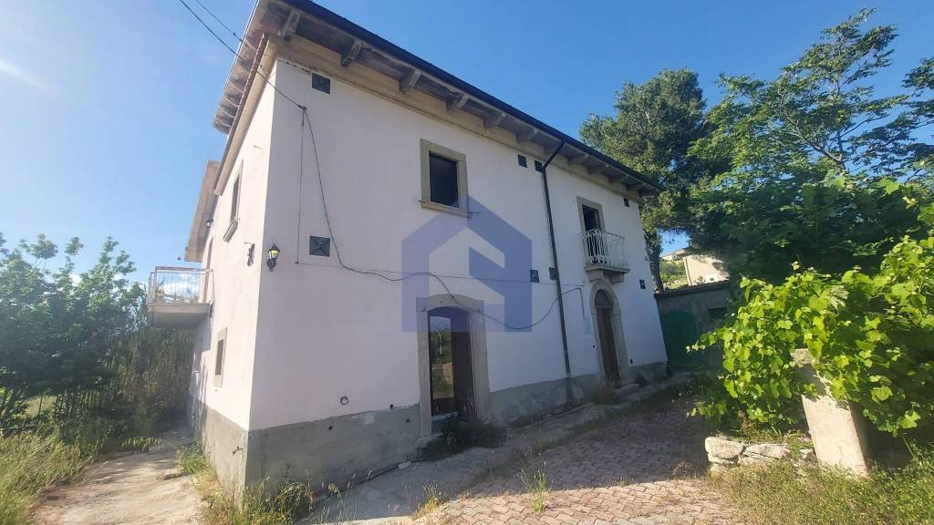 casa indipendente in vendita a Pietranico
