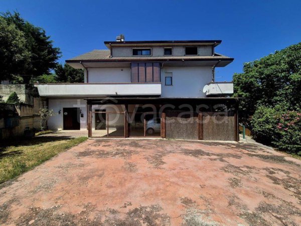 casa indipendente in vendita a Pietranico