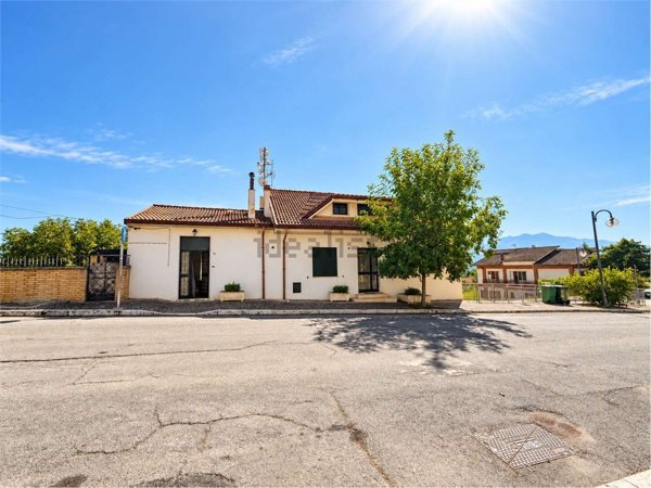 casa indipendente in vendita a Pietranico