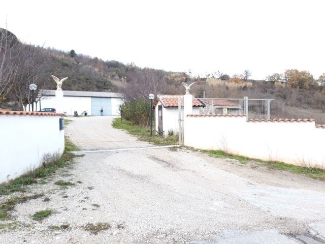 locale commerciale in vendita a Popoli Terme