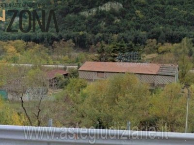 casa indipendente in vendita a Popoli Terme