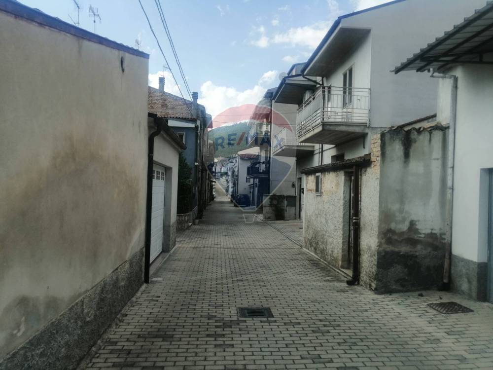 casa indipendente in vendita a Popoli Terme