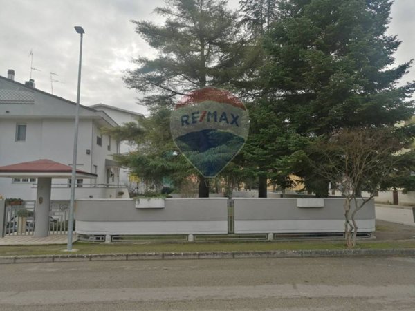 casa indipendente in vendita a Popoli Terme