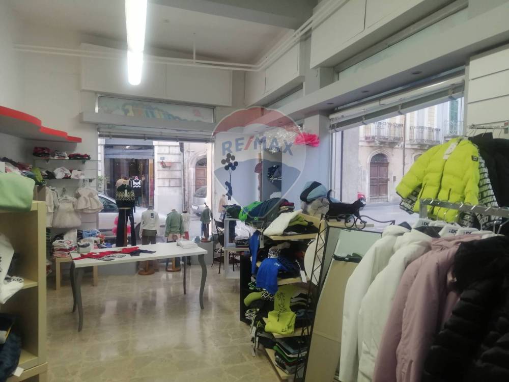locale commerciale in vendita a Popoli Terme