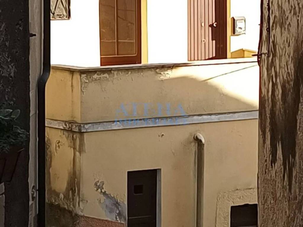 casa indipendente in vendita a Popoli Terme