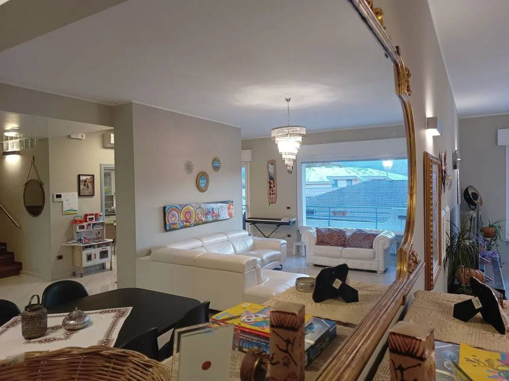 casa indipendente in vendita a Popoli Terme