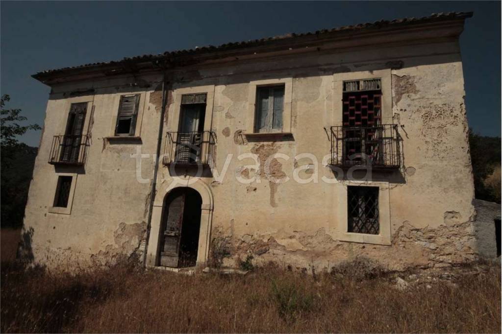 casa indipendente in vendita a Popoli Terme