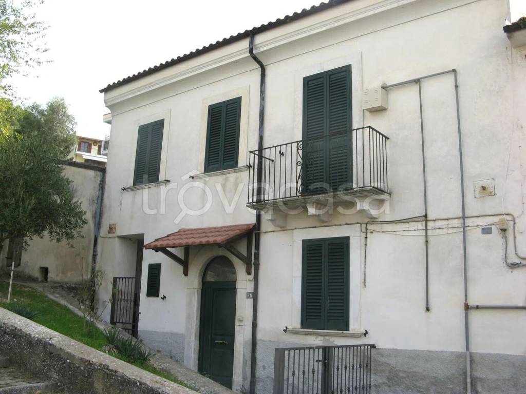 casa indipendente in vendita a Popoli Terme