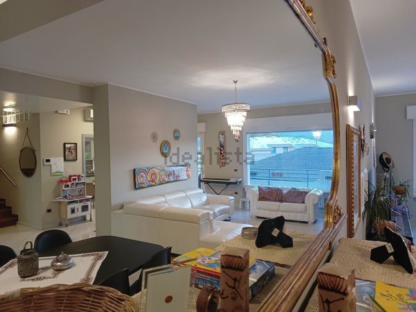 casa indipendente in vendita a Popoli Terme