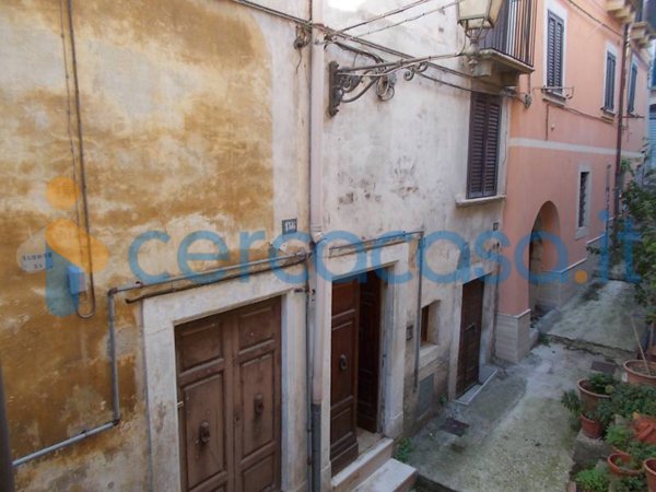 casa indipendente in vendita a Popoli Terme