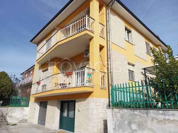 casa indipendente in vendita a Popoli Terme