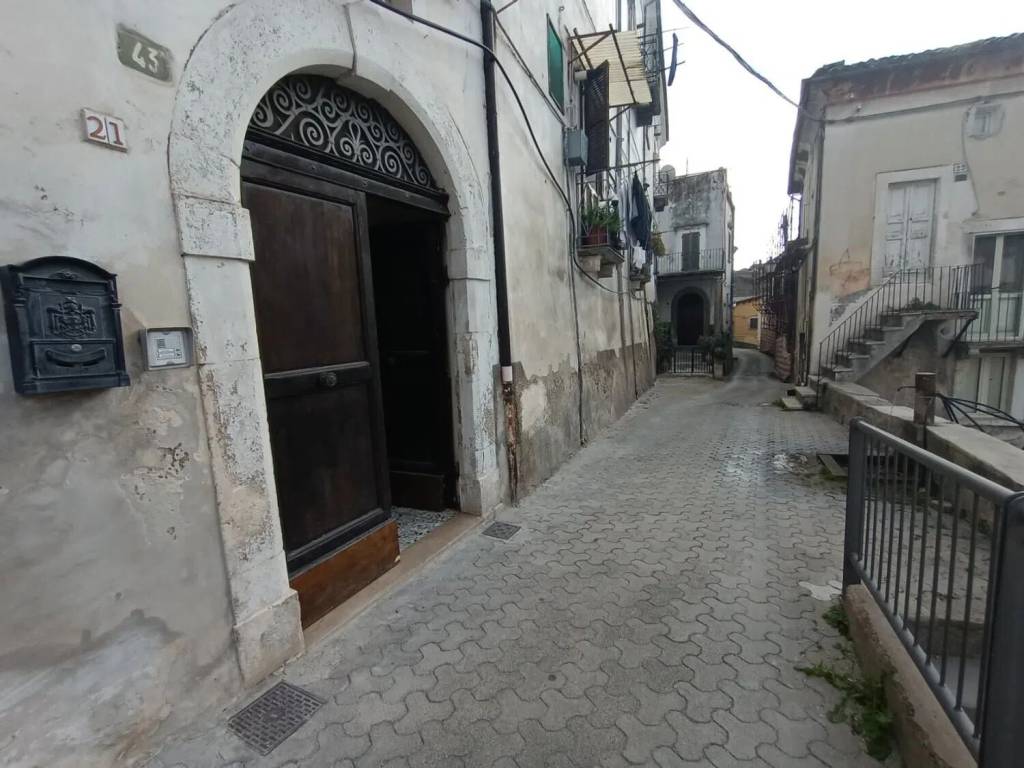 casa indipendente in vendita a Popoli Terme