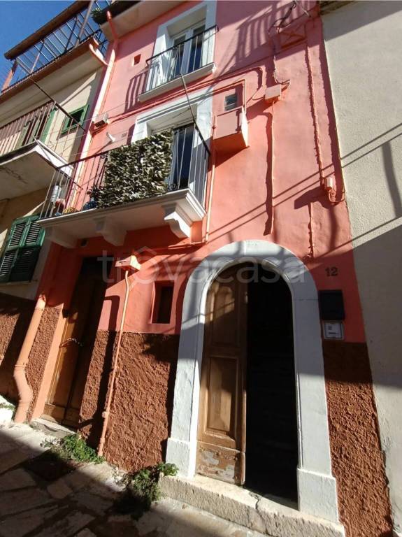 casa indipendente in vendita a Popoli Terme