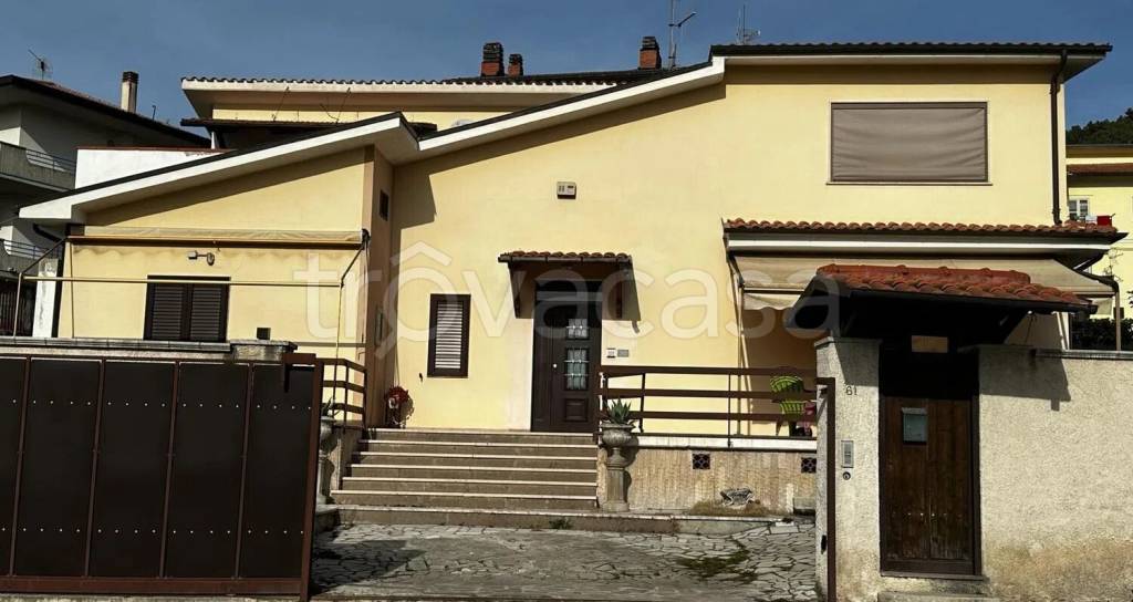 casa indipendente in vendita a Popoli Terme
