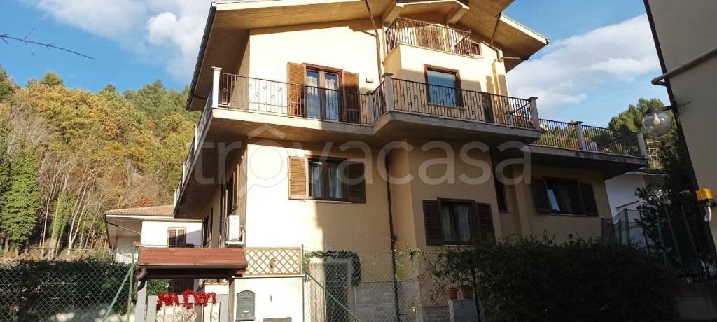 casa indipendente in vendita a Popoli Terme