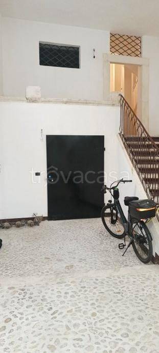 locale commerciale in vendita a Popoli Terme