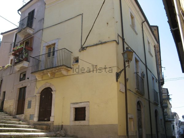 casa indipendente in vendita a Popoli Terme