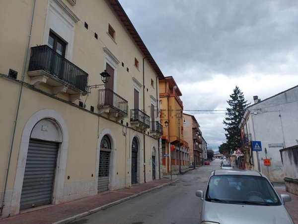 locale commerciale in vendita a Popoli Terme