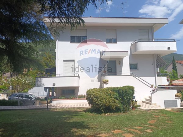 casa indipendente in vendita a Popoli Terme