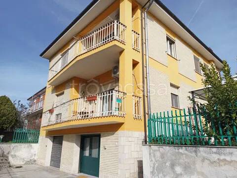 casa indipendente in vendita a Popoli Terme