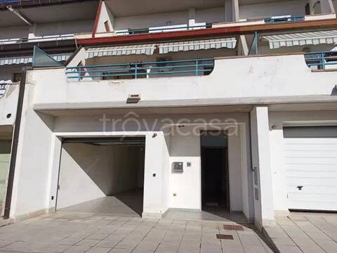 casa indipendente in vendita a Popoli Terme