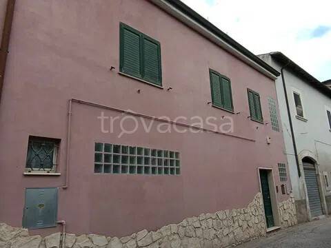 casa indipendente in vendita a Popoli Terme