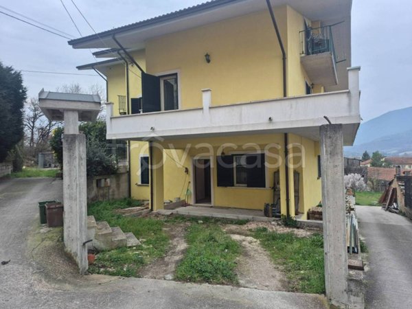 casa indipendente in vendita a Popoli Terme