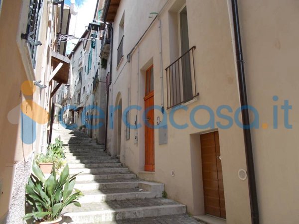 casa indipendente in vendita a Popoli Terme