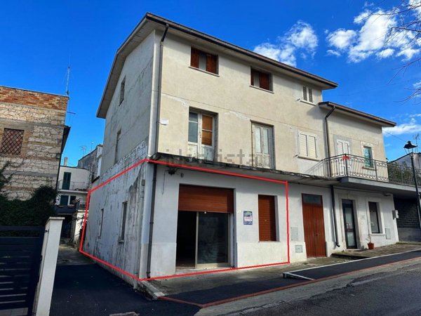 locale commerciale in vendita a Roccamorice
