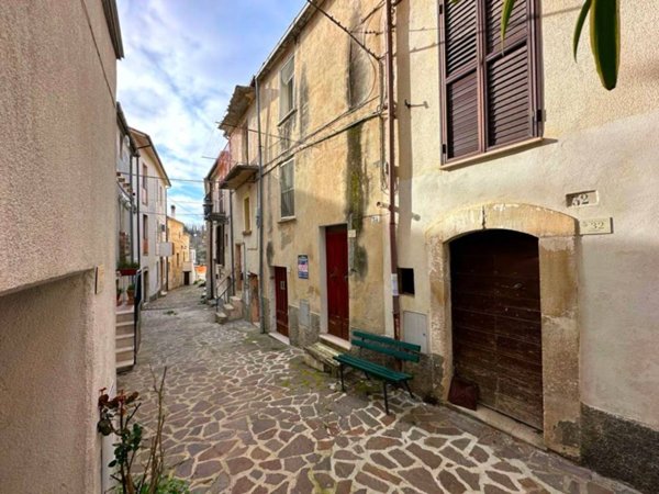 casa indipendente in vendita a Roccamorice