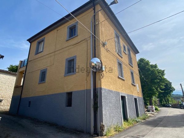 casa indipendente in vendita a Roccamorice