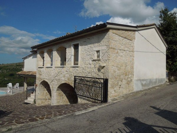 esavano in vendita a Roccamorice