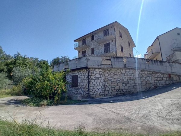 casa indipendente in vendita a Roccamorice in zona Piano delle Castagne