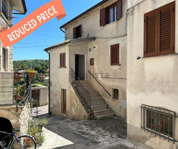 casa indipendente in vendita a Roccamorice in zona Piano delle Castagne