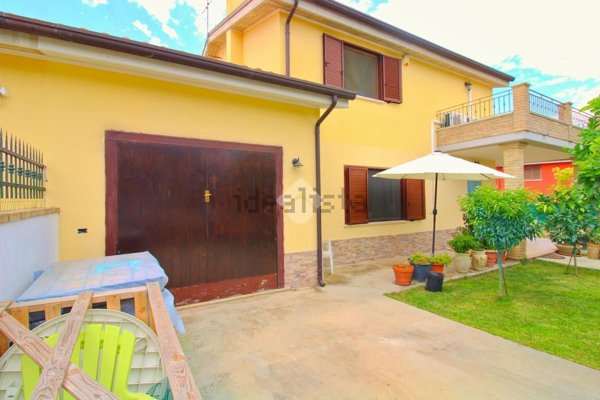 casa semindipendente in vendita a Rosciano
