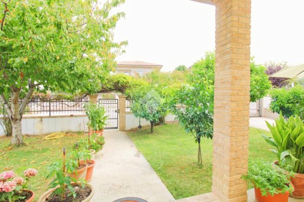 casa semindipendente in vendita a Rosciano