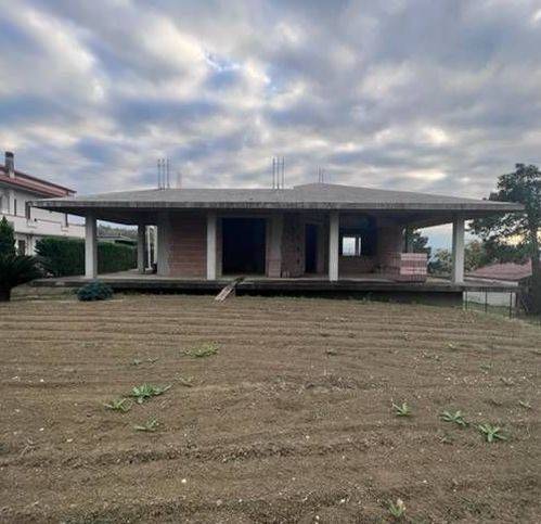 casa indipendente in vendita a Rosciano