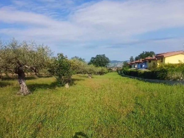 terreno edificabile in vendita a Rosciano