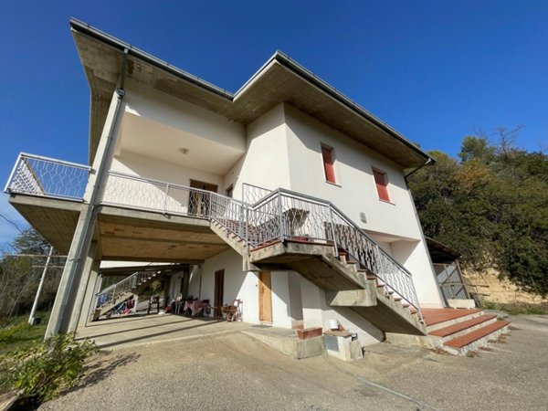 casa indipendente in vendita a Rosciano