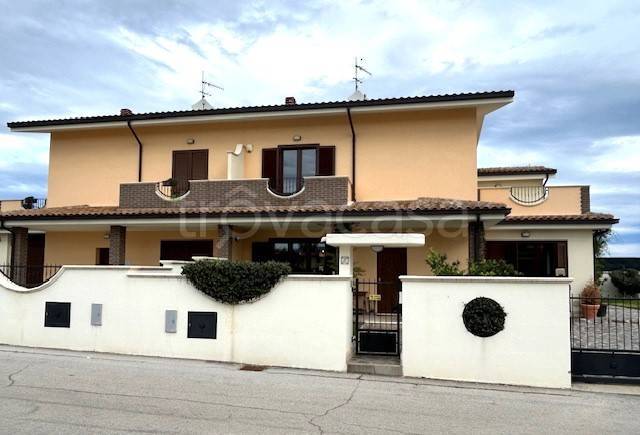 casa indipendente in vendita a Rosciano