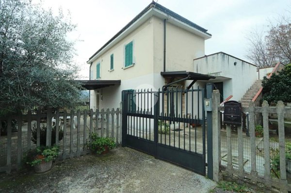 casa indipendente in vendita a Rosciano