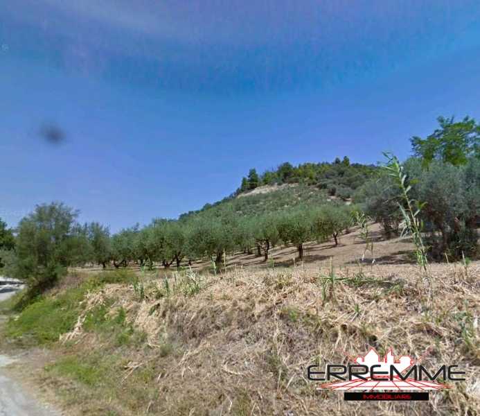 terreno edificabile in vendita a Rosciano
