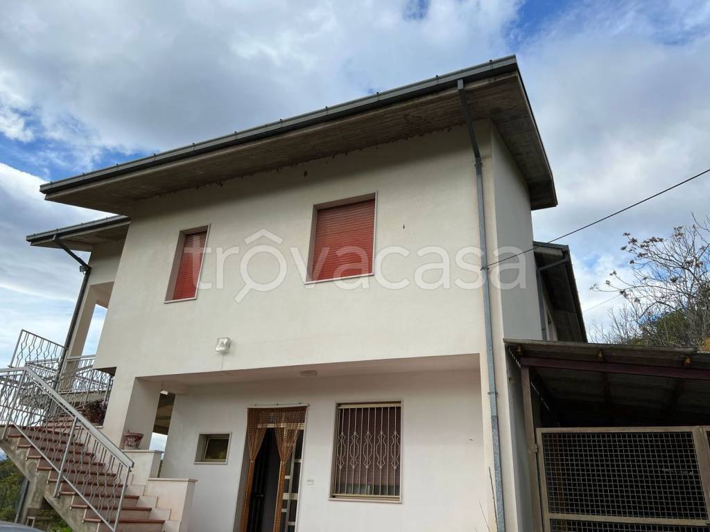 casa indipendente in vendita a Rosciano