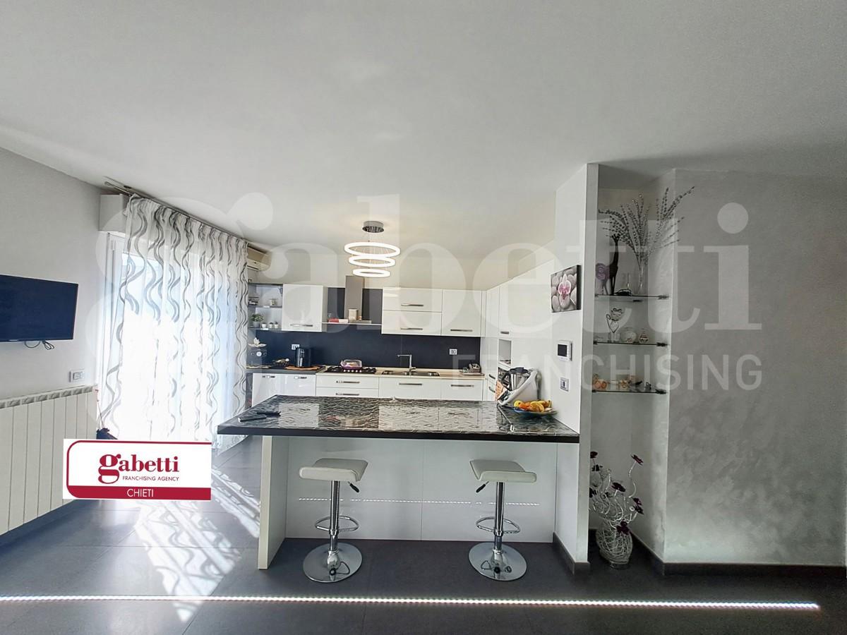 casa indipendente in vendita a Rosciano