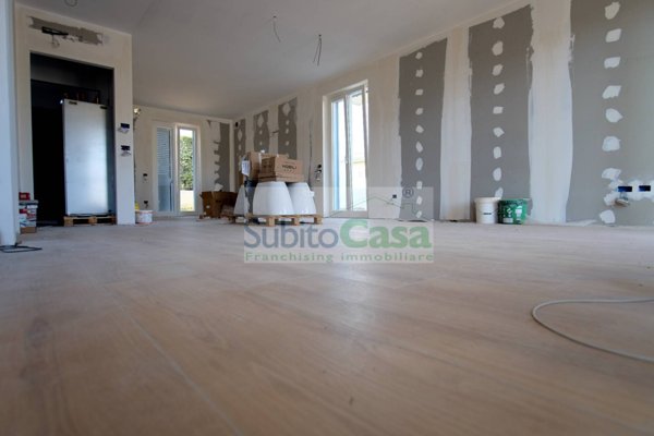 casa indipendente in vendita a Rosciano