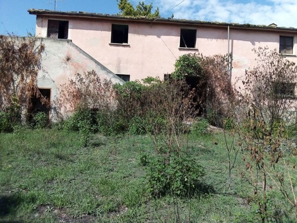 casale in vendita a Rosciano