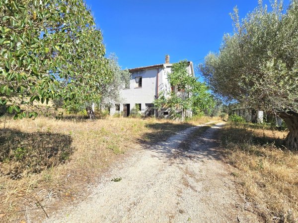 casa indipendente in vendita a Rosciano