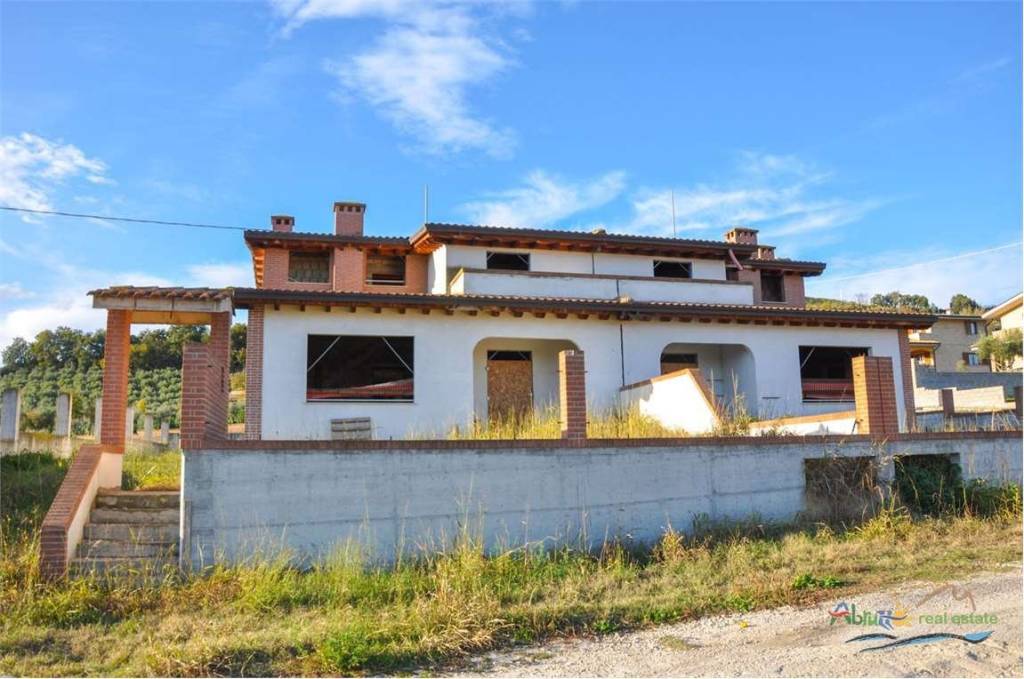 casa indipendente in vendita a Rosciano